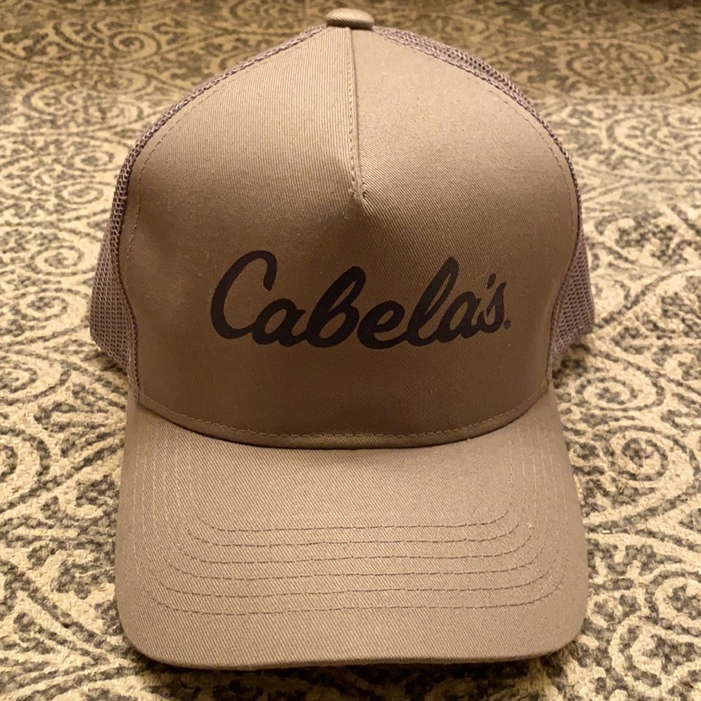 Cabelas trucker hat